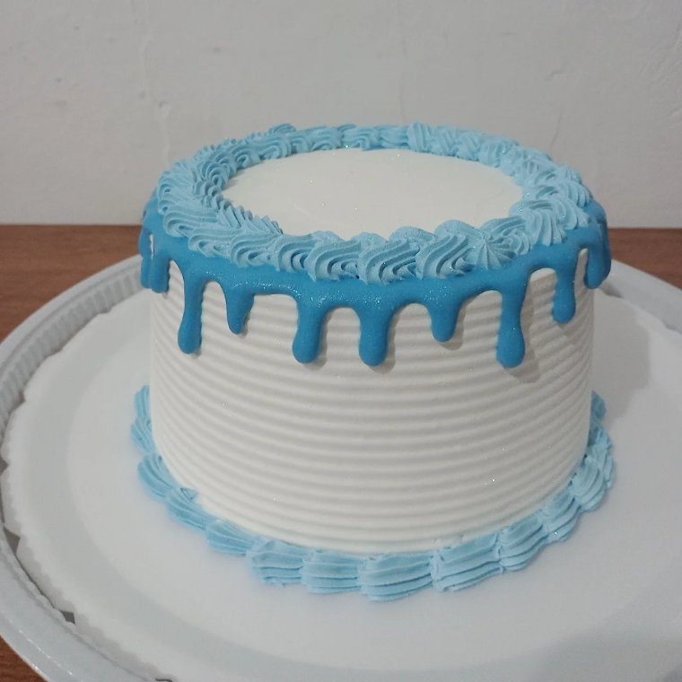 Bolo drip azul