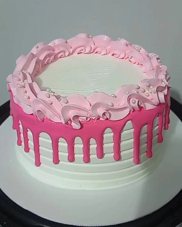 Bolo drip rosa